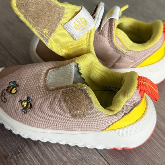 Adidas x Disney collab - Winnie the Pooh and Tigger - Picture 5 of 5